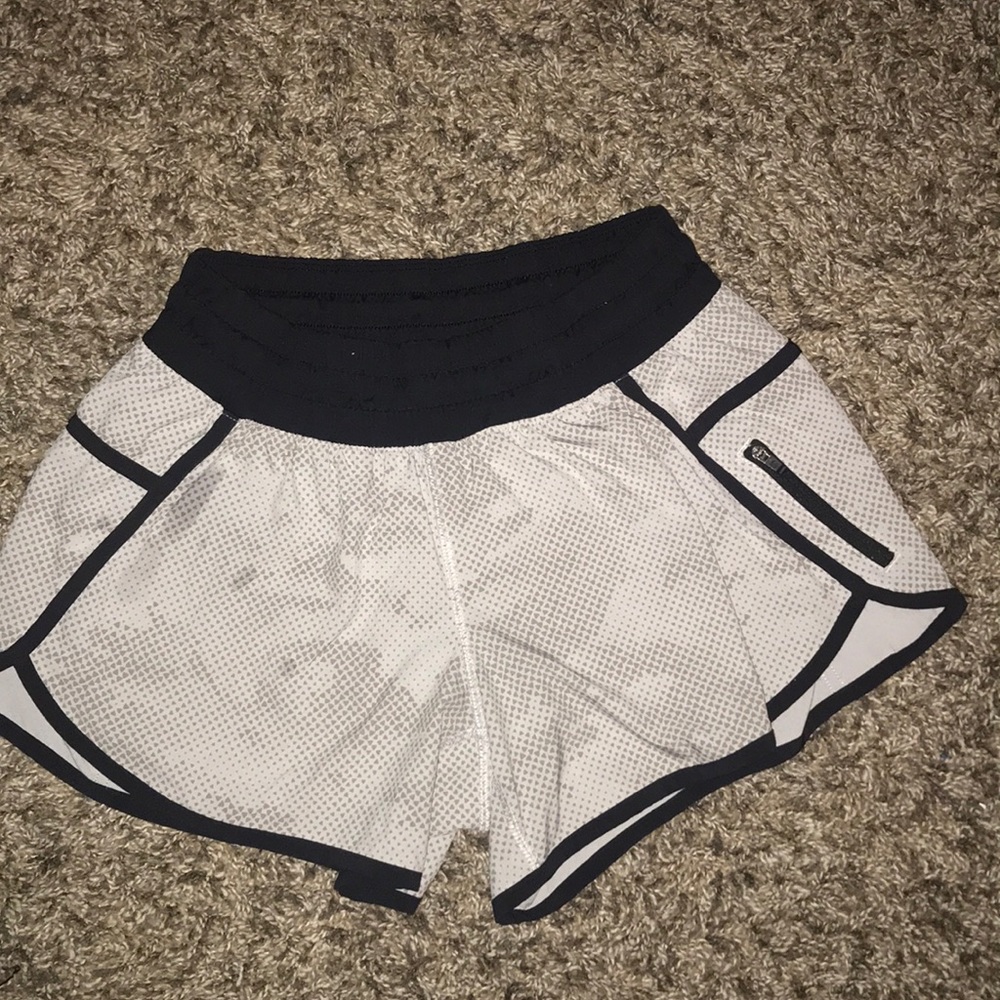 Lululemon Athletic Shorts Size 6 Black and Grey